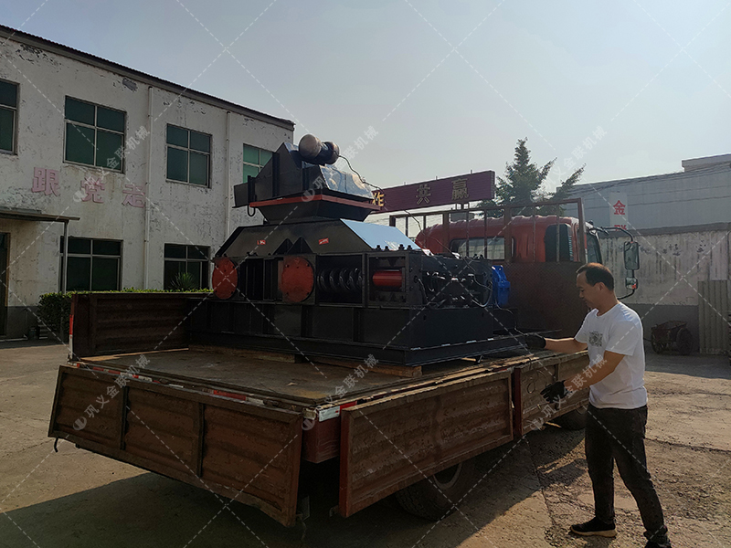 單臺2PG800x600中型對輥破碎機發貨 破碎石英砂 單臺2PG800x600中型對輥破碎機發貨 破碎石英砂