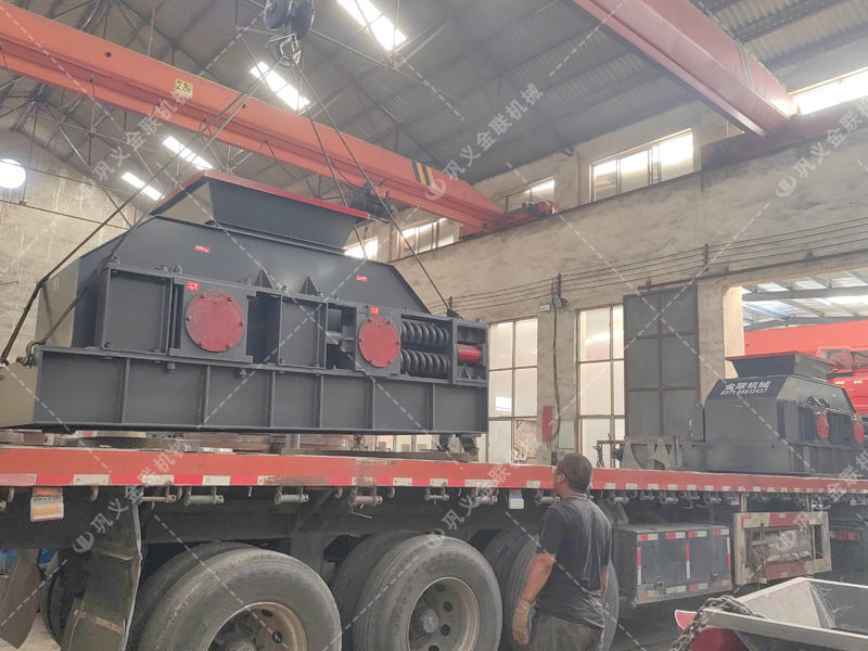 2PGY1200x800液壓對輥制砂機發往吉林 石英石制砂 2PGY1200x800液壓對輥制砂機發往吉林 石英石制砂