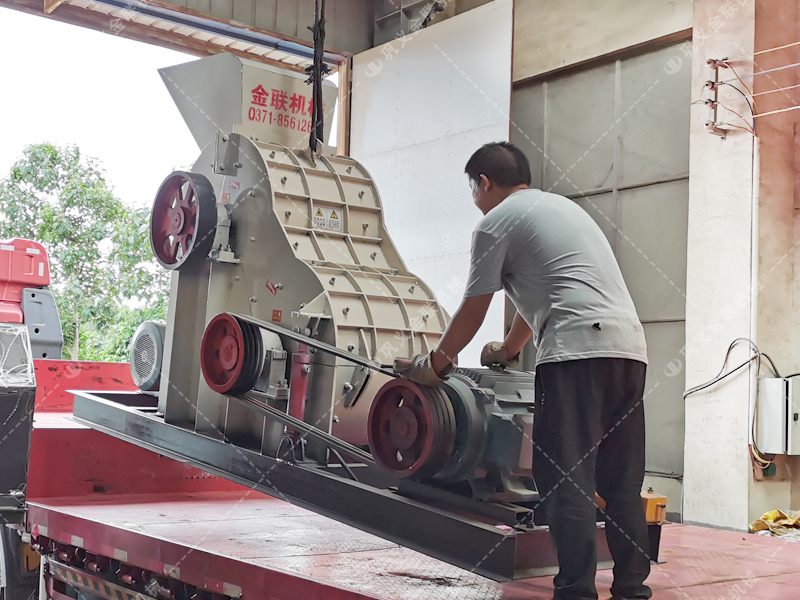 800x800中型雙級粉碎機設備發(fā)貨圖片