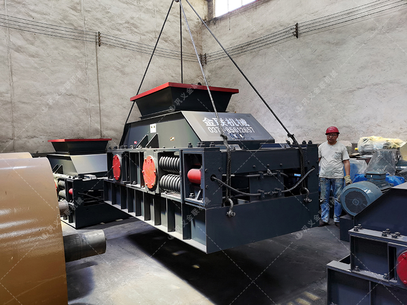 1000x700型半自動(dòng)對輥破碎制砂機(jī)發(fā)貨 1000x700型半自動(dòng)對輥破碎制砂機(jī)發(fā)貨