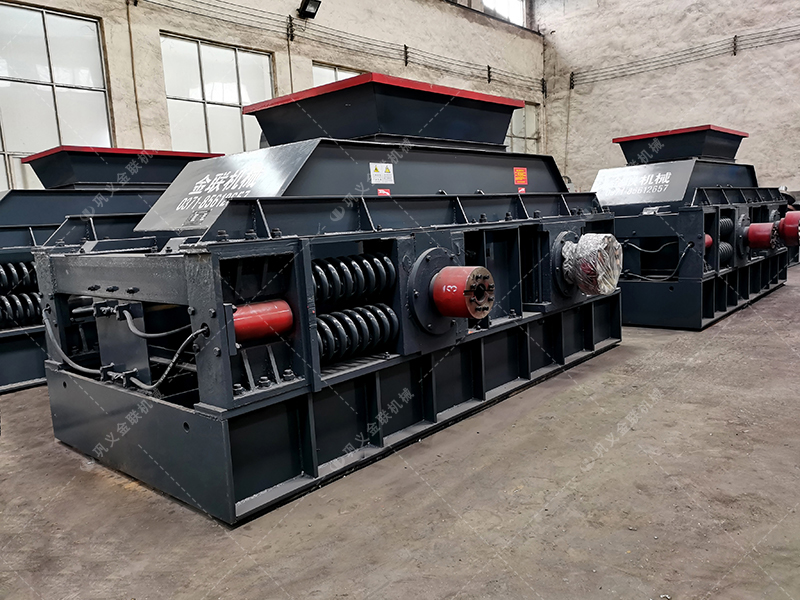 半自動大型對輥制砂機發(fā)貨 2PG1208制砂機設備發(fā)往廣東 半自動大型對輥制砂機發(fā)貨 2PG1208制砂機設備發(fā)往廣東