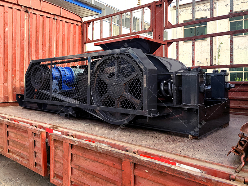 2PG610X400對輥破碎機發貨圖片_發往福建龍巖_鵝卵石制沙 2PG610X400對輥破碎機發貨圖片_發往福建龍巖_鵝卵石制沙